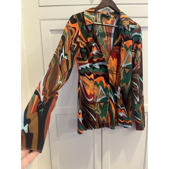 PRETTYLITTLETHING abstract print chiffon fitted shirt women size 6 v-neck NWT - Picture 3 of 8